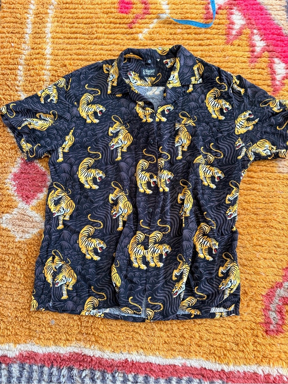 Men’s straight to hell tiger button up tee shirt